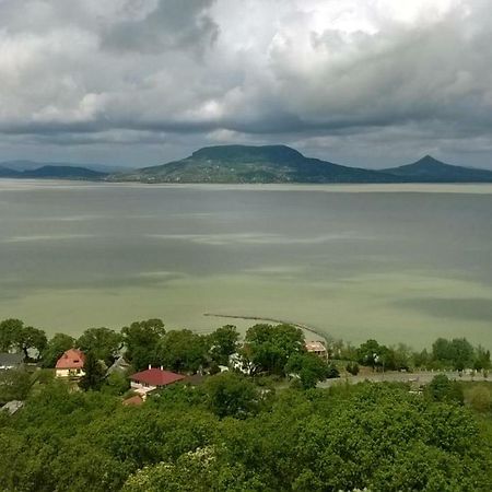 Lovely Apartment At Balatonfenyves Luaran gambar
