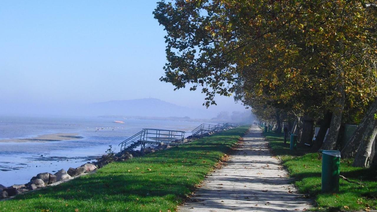 Lovely Apartment At Balatonfenyves Luaran gambar